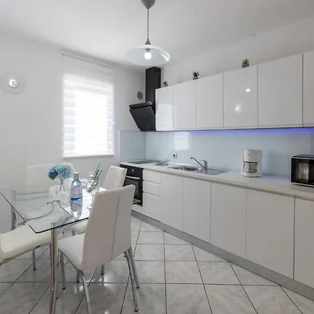 Antunovic * Makarska